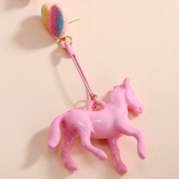 LAST PAIR!!! Rainbow & pink heart & horse carousel drop earrings - Picture 3 of 4